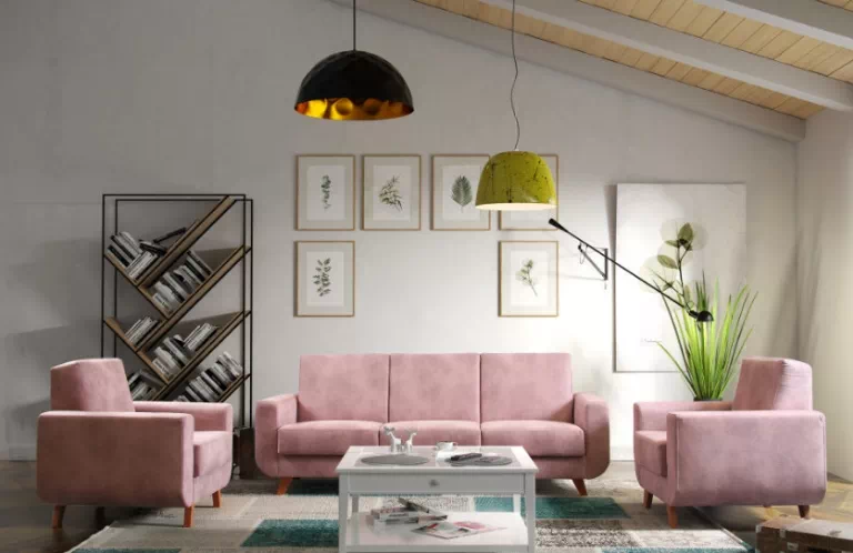 różowa kanapa i fotele